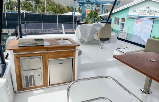 Fountaine Pajot MY6 Blue GypSea