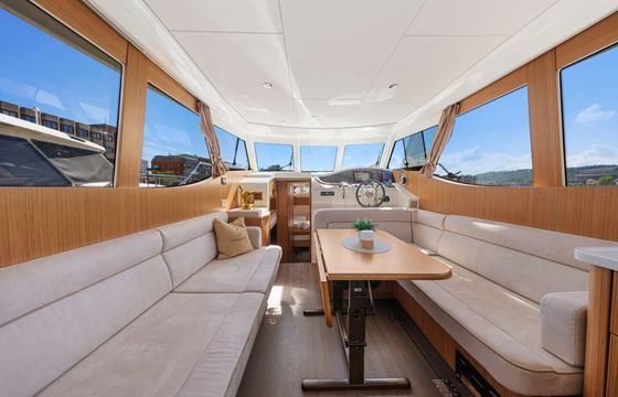Greenline 33 Dalen Electric yacht