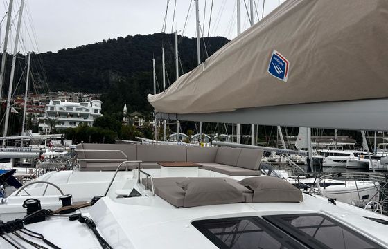 Fountaine Pajot Tanna 47 Blue Angel