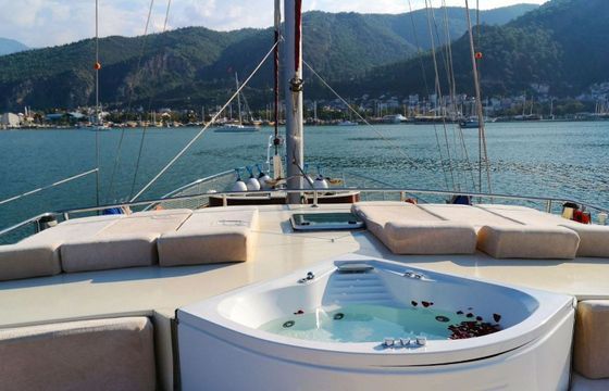 Gulet 98 Diamond Lila