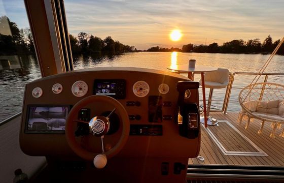 Houseboat Luxboot Lillit 2