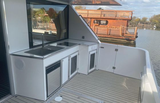 Houseboat Luxboot Lillit 2
