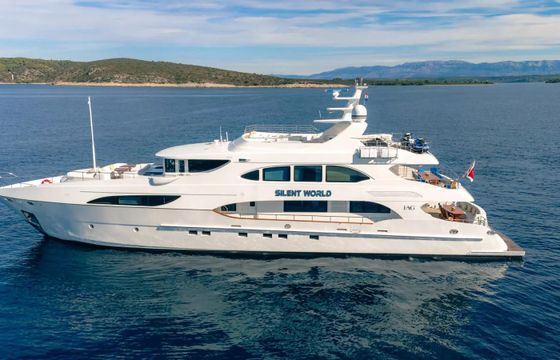 IAG Yachts Primadonna Silent World