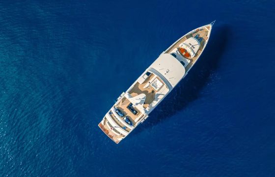 IAG Yachts Primadonna Silent World