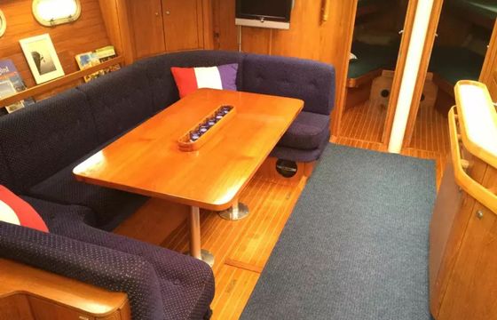 Jeanneau 51 Log Out 3