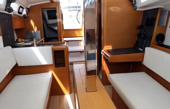 Jeanneau Sun Odyssey 349 Gin Tonic