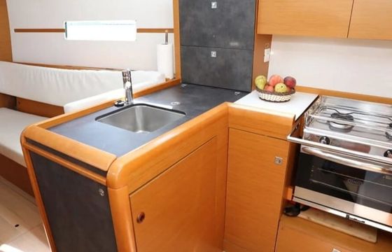 Jeanneau Sun Odyssey 349 Gin Tonic