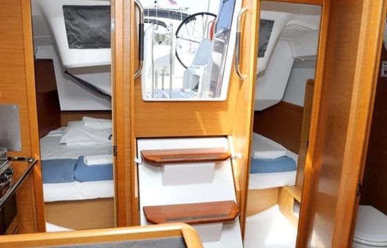 Jeanneau Sun Odyssey 349 Gin Tonic