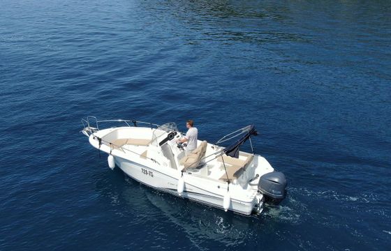 Jeanneau Cap Camarat 7.5 CC 18