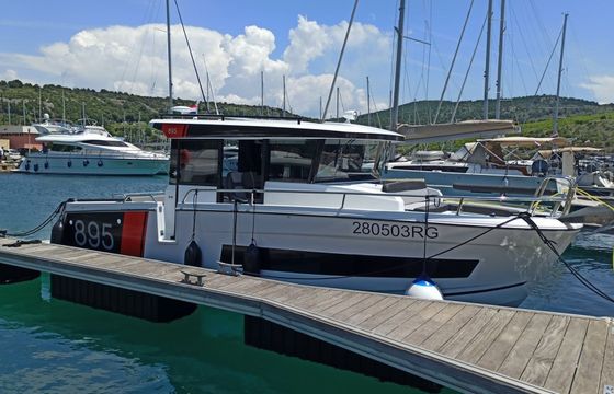 Jeanneau Merry Fisher 895 Surprise