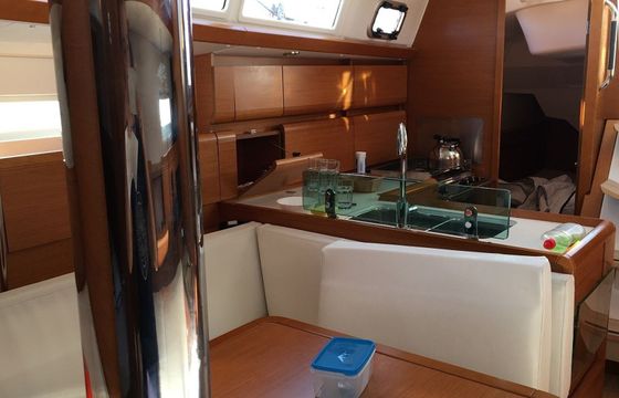 Jeanneau Sun Odyssey 389 Dust in the Wind
