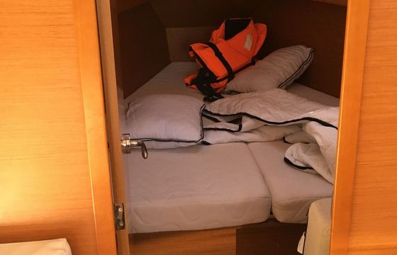 Jeanneau Sun Odyssey 389 Dust in the Wind