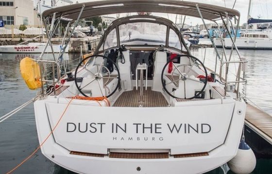 Jeanneau Sun Odyssey 389 Dust in the Wind