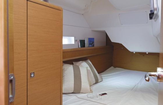 Jeanneau Sun Odyssey 389 Dust in the Wind