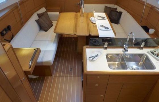 Jeanneau Sun Odyssey 389 Dust in the Wind