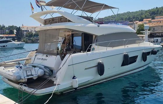 Jeanneau Prestige 550 Very Berry