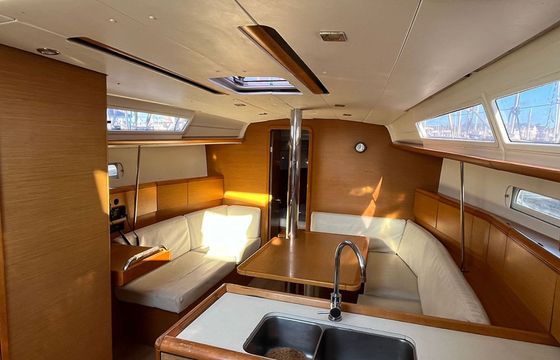 Jeanneau Sun Odyssey 379 Esprit du Levant