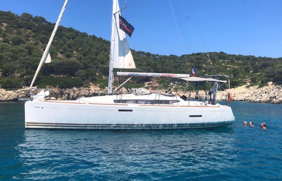 Jeanneau Sun Odyssey 379 Oyster Shell