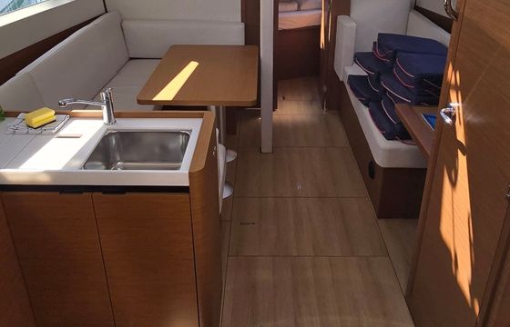 Jeanneau Sun Odyssey 380 Leo