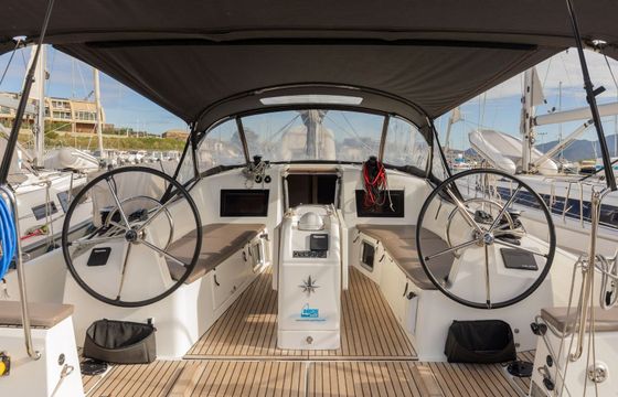 Jeanneau Sun Odyssey 410 Blue Dot.