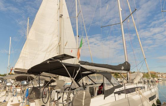 Jeanneau Sun Odyssey 410 Blue Dot.