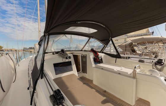 Jeanneau Sun Odyssey 410 Blue Dot.