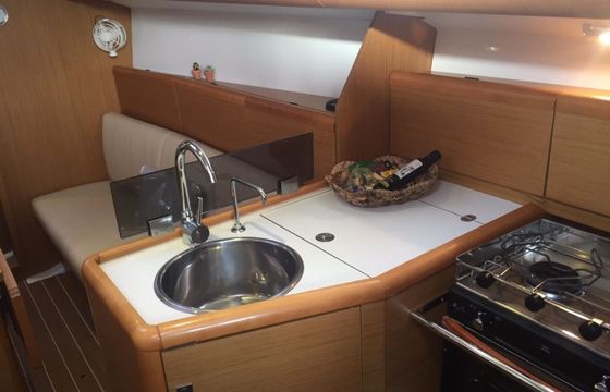 Jeanneau Sun Odyssey 33i Carry On