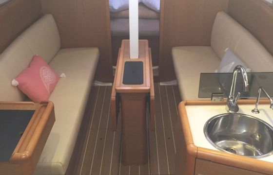 Jeanneau Sun Odyssey 33i Carry On