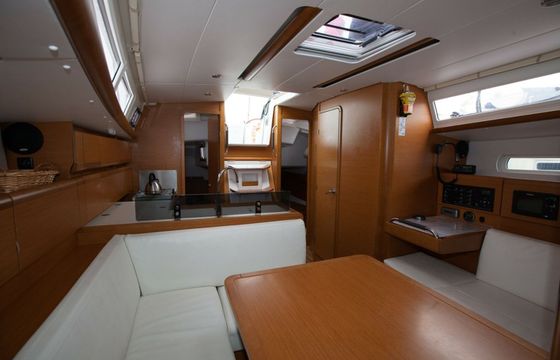 Jeanneau Sun Odyssey 379 Erin
