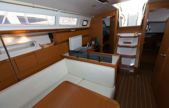 Jeanneau Sun Odyssey 379 Erin
