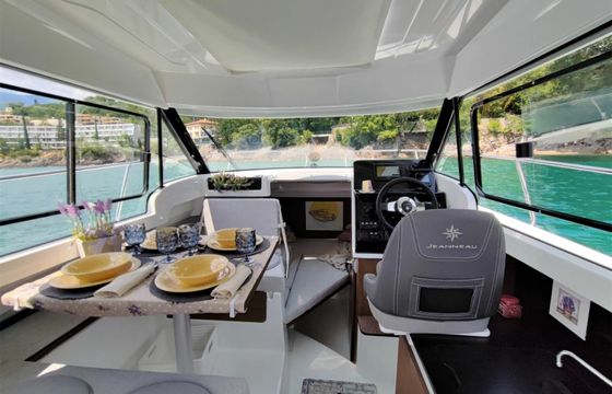 Jeanneau Merry Fisher 695 Sunny Day