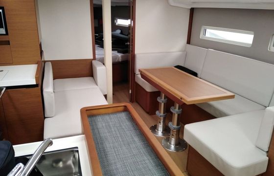 Jeanneau Sun Odyssey 410 Rocking Chair 2