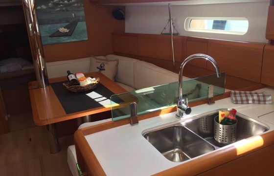 Jeanneau Sun Odyssey 389 Agios Georgios