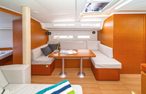 Jeanneau Sun Odyssey 410 First Date