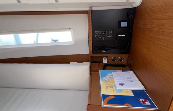 Jeanneau Sun Odyssey 380 Sinki Jr.