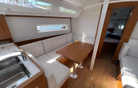 Jeanneau Sun Odyssey 380 Sinki Jr.