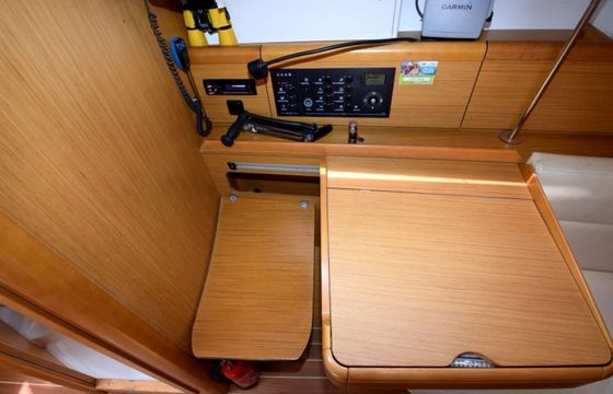 Jeanneau Sun Odyssey 36i Pivo Sat