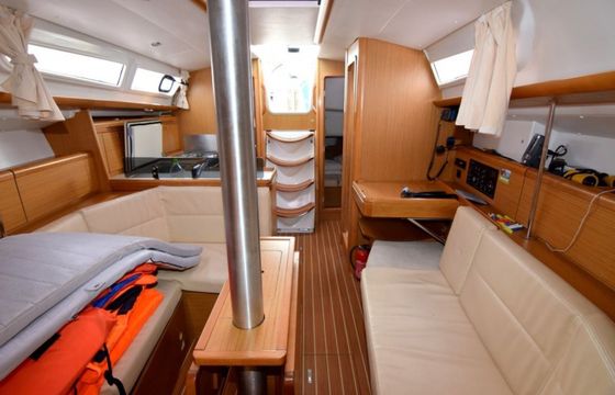 Jeanneau Sun Odyssey 36i Pivo Sat