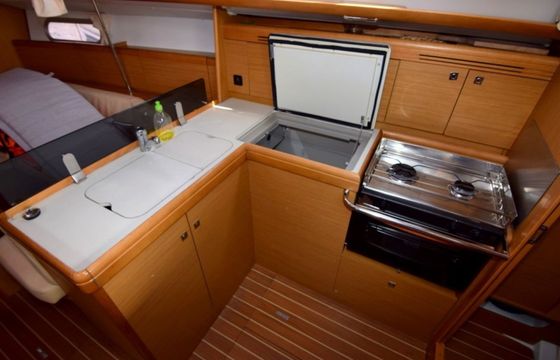 Jeanneau Sun Odyssey 36i Pivo Sat