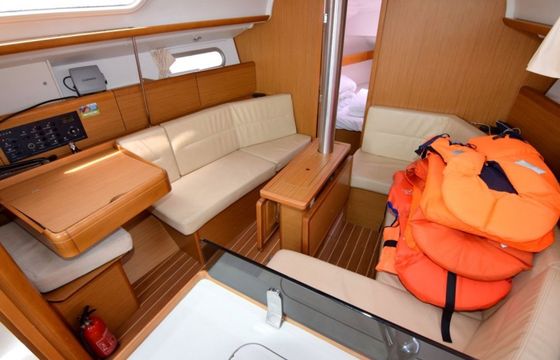 Jeanneau Sun Odyssey 36i Pivo Sat