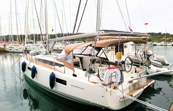 Jeanneau Sun Odyssey 410 Rosso Bianco