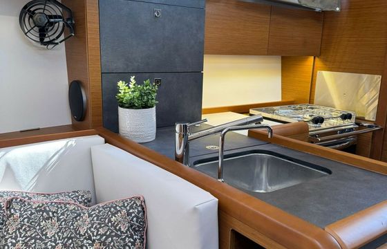 Jeanneau Sun Odyssey 349 White Feather