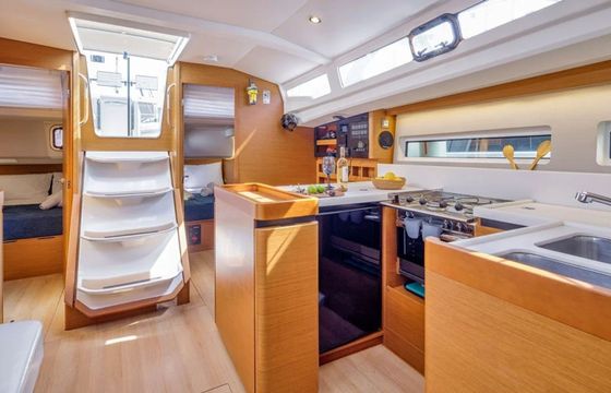 Jeanneau Sun Odyssey 440 Thousand Sunny