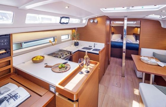 Jeanneau Sun Odyssey 440 Thousand Sunny