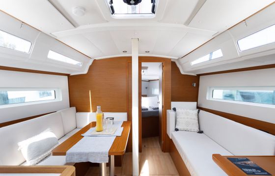Jeanneau Sun Odyssey 380 Albion