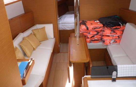 Jeanneau Sun Odyssey 379 Paloma