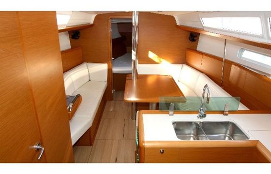 Jeanneau Sun Odyssey 389 Ace of Spades