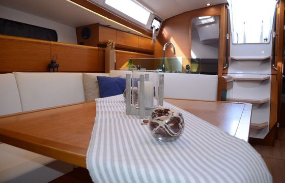 Jeanneau Sun Odyssey 419 Luka Ploce