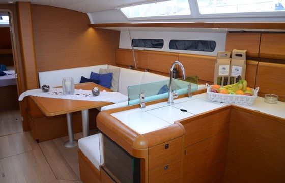 Jeanneau Sun Odyssey 419 Luka Ploce