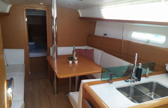 Jeanneau Sun Odyssey 389 Tequila Sunrise